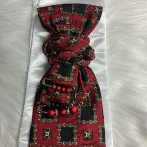 Elegant Red and Black Patterned Tie